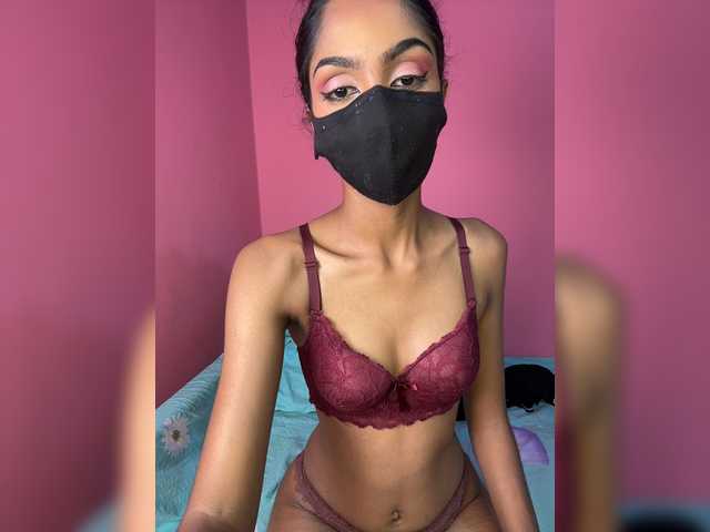 Zaraelin live cam on BongaCams