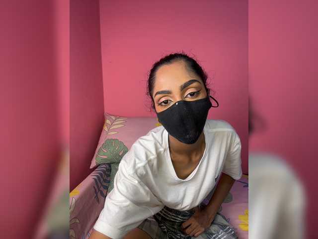 Zaraelin live cam on BongaCams