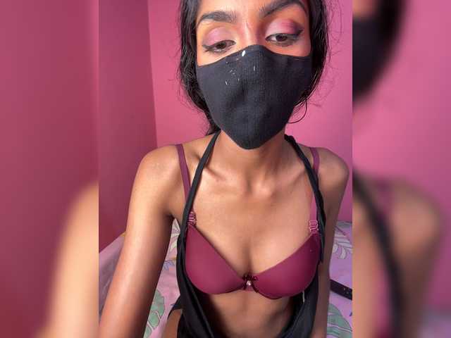 Zaraelin live cam on BongaCams