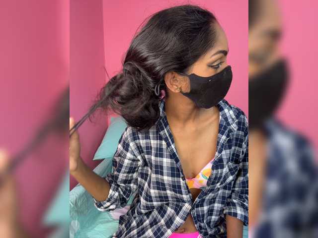 Zaraelin live cam on BongaCams