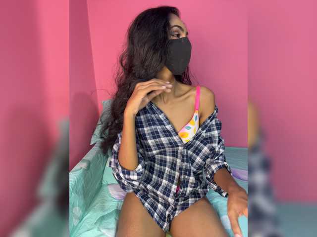 Zaraelin live cam on BongaCams