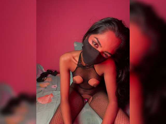 Zaraelin live cam on BongaCams