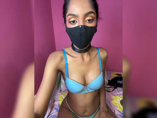 Zaraelin live cam on BongaCams