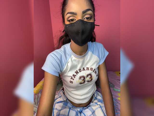 Zaraelin live cam on BongaCams