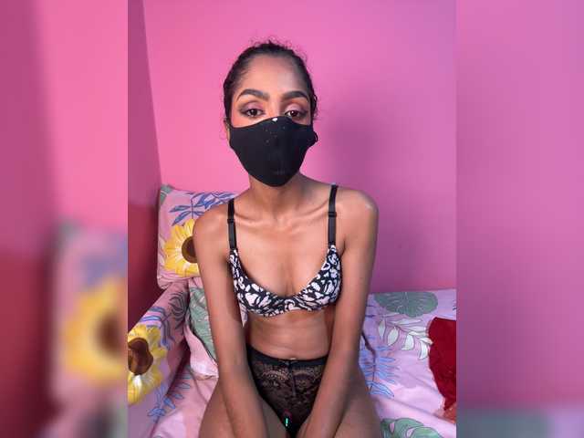 Zaraelin live cam on BongaCams
