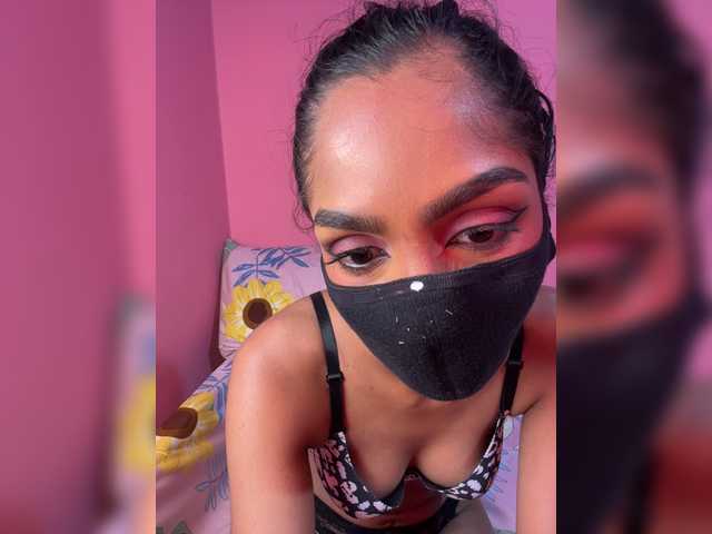 Zaraelin live cam on BongaCams