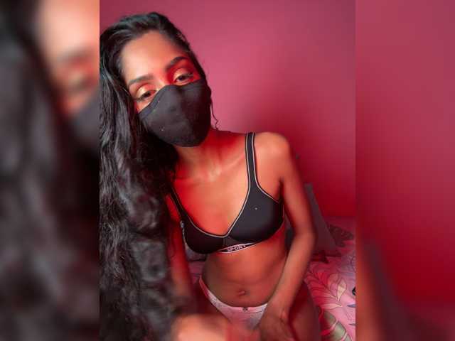Zaraelin live cam on BongaCams