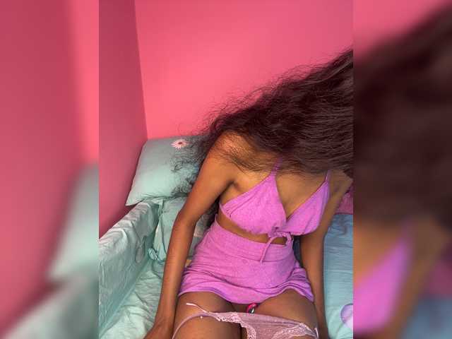 Zaraelin live cam on BongaCams