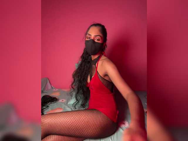 Zaraelin live cam on BongaCams