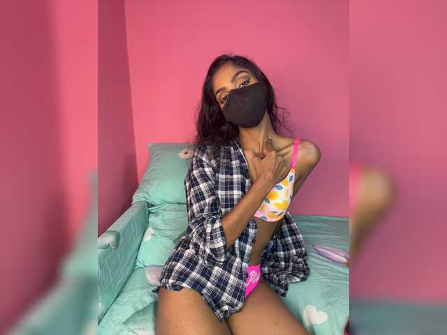 Zaraelin live cam on BongaCams