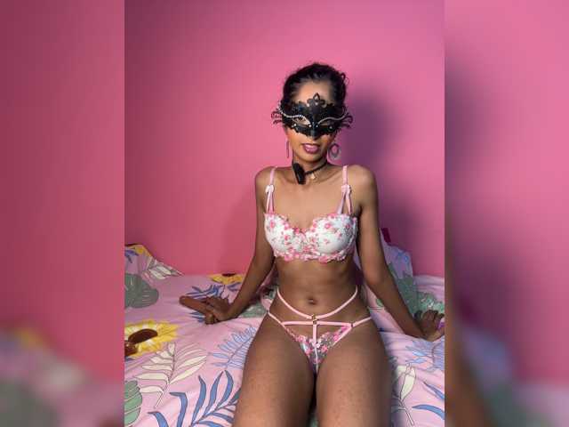 Zaraelin live cam on BongaCams