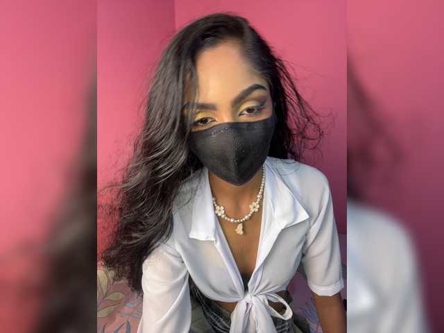 Zaraelin live cam on BongaCams