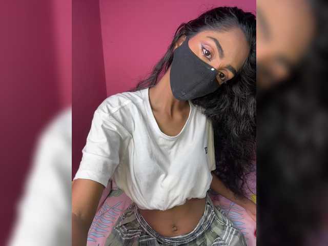Zaraelin live cam on BongaCams