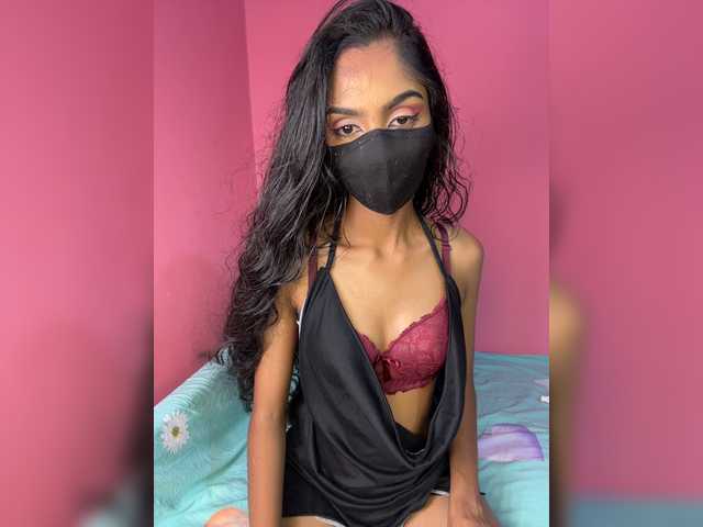 Zaraelin live cam on BongaCams