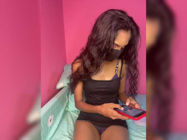 Zaraelin live cam on BongaCams