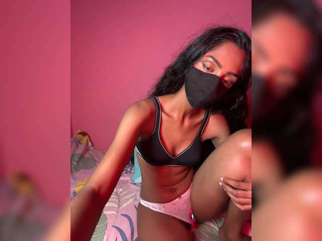 Zaraelin live cam on BongaCams
