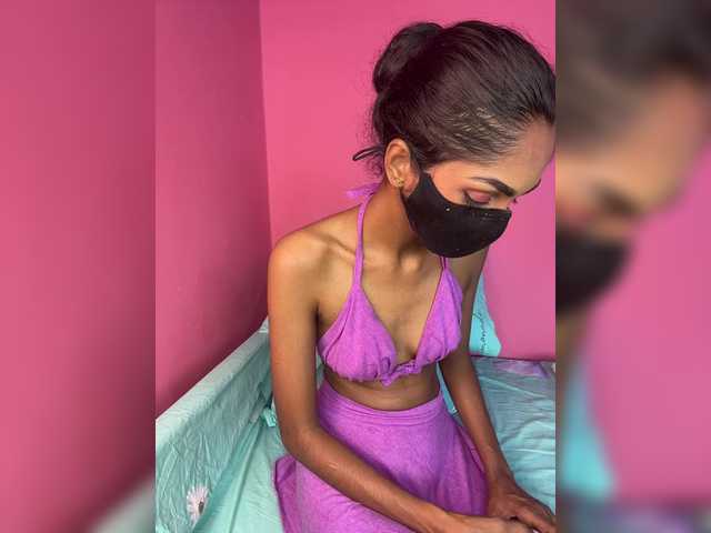 Zaraelin live cam on BongaCams