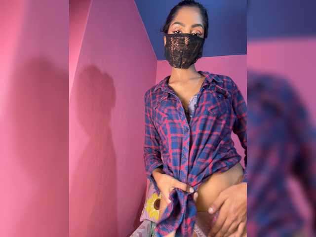 Zaraelin live cam on BongaCams