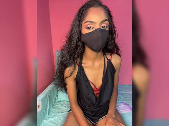 Zaraelin live cam on BongaCams
