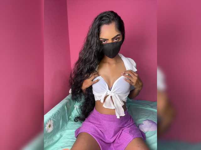 Zaraelin live cam on BongaCams