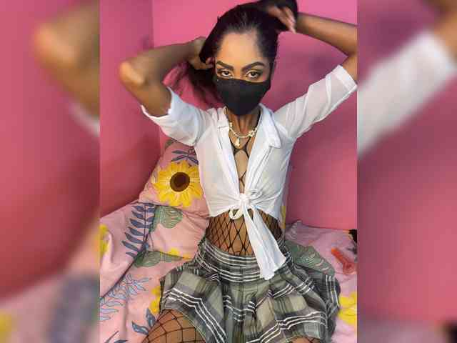 Zaraelin Live Webcam on BongaCams