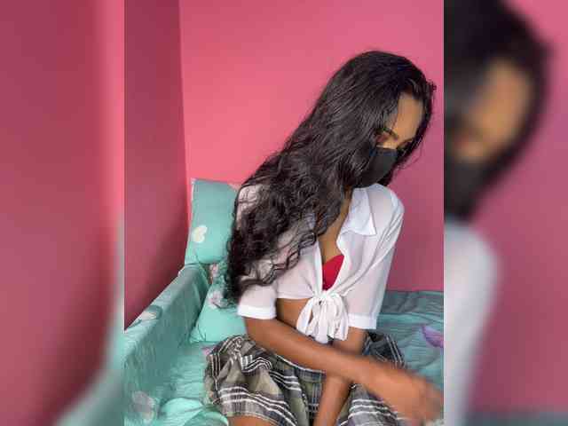 Zaraelin Live Webcam on BongaCams