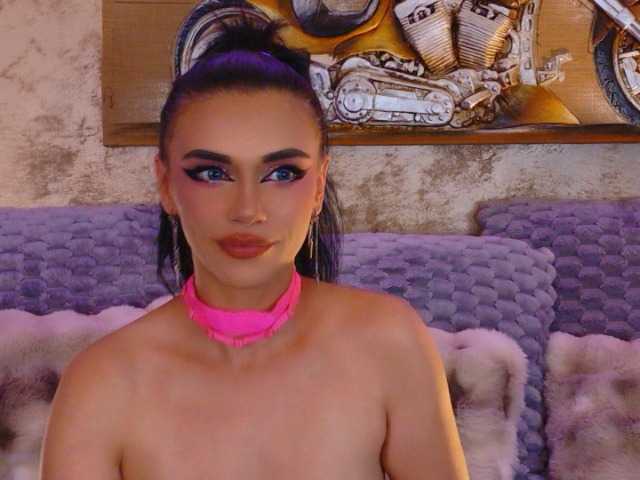 Amynaxxx live cam on BongaCams