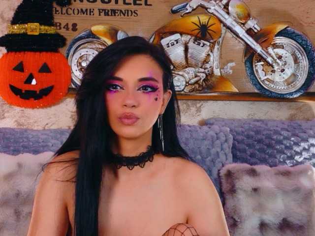 Amynaxxx live cam on BongaCams