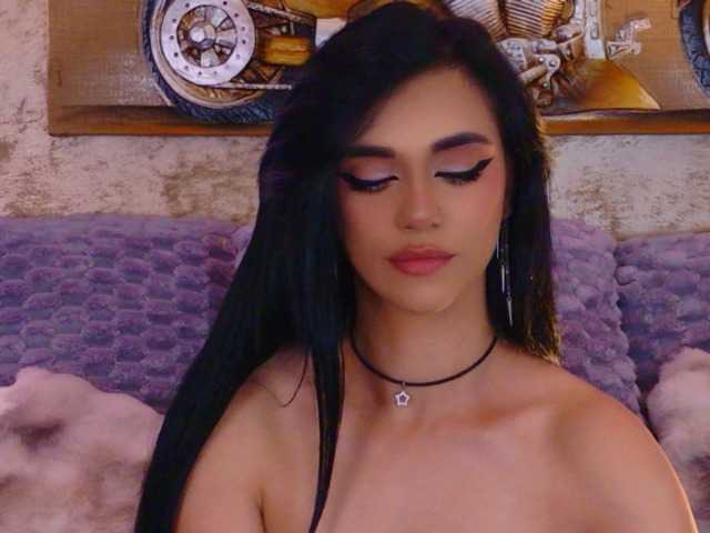 Amynaxxx live cam on BongaCams