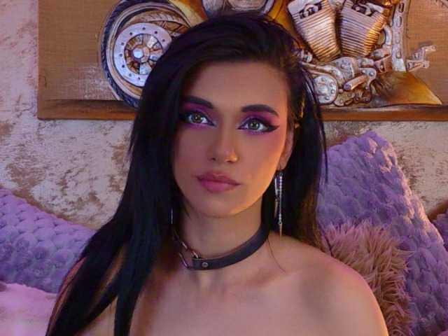 Amynaxxx live cam on BongaCams