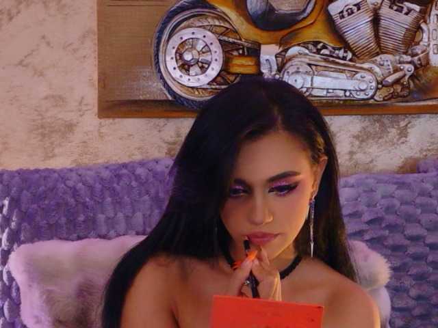 Amynaxxx live cam on BongaCams