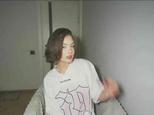 MissNelly webcam