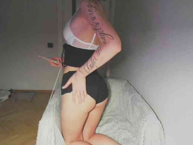 MissNelly webcam