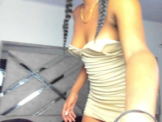 LaReinaDelSur0 live cam on BongaCams