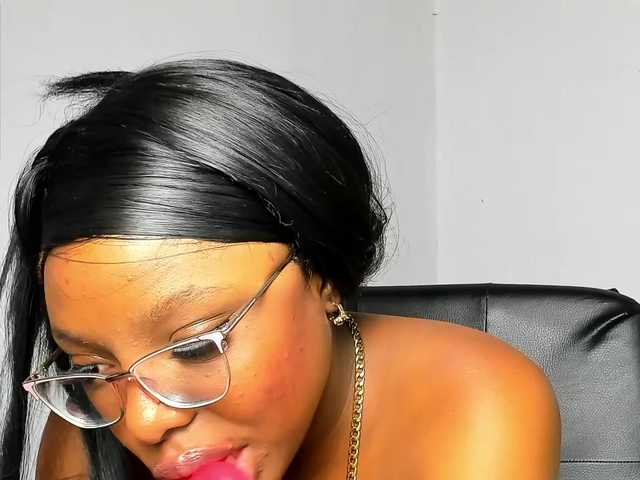 LaReinaDelSur0 live cam on BongaCams