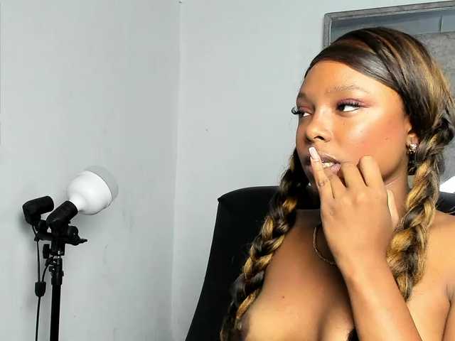 LaReinaDelSur0 live cam on BongaCams
