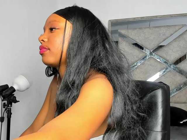 LaReinaDelSur0 live cam on BongaCams