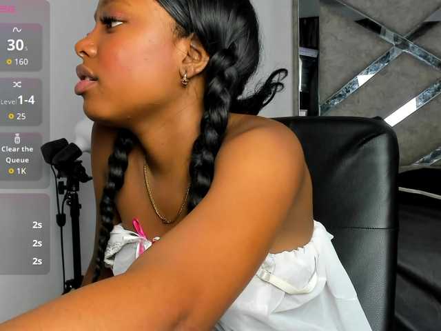 LaReinaDelSur0 live cam on BongaCams