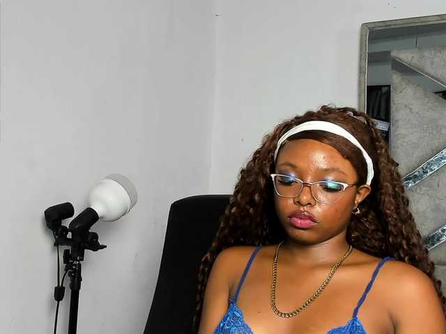 LaReinaDelSur0 live cam on BongaCams
