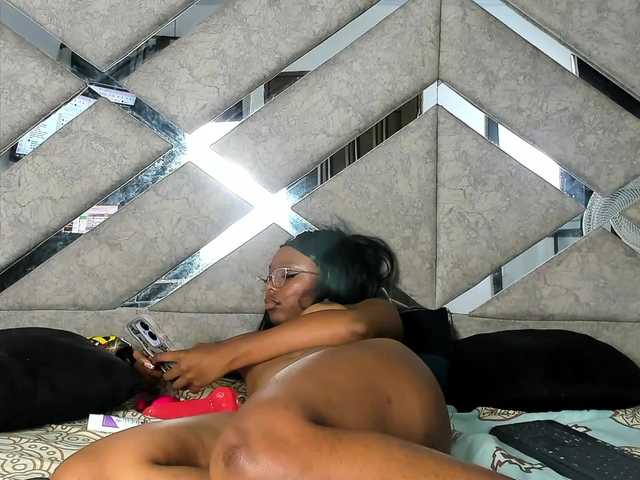 LaReinaDelSur0 live cam on BongaCams