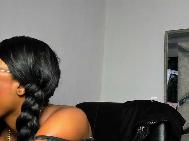 LaReinaDelSur0 live cam on BongaCams