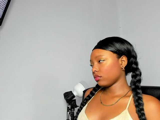 LaReinaDelSur0 live cam on BongaCams
