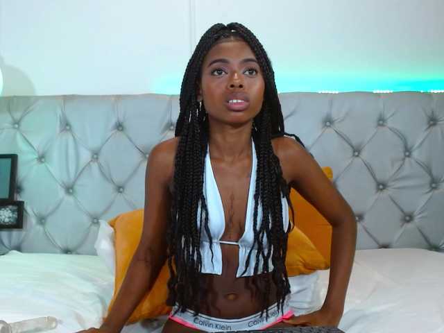 AmaraBennett live cam on BongaCams