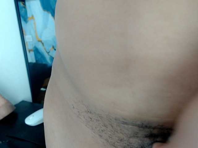 Yasmine-Tapias live cam