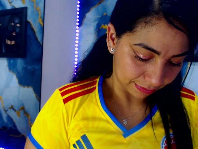Yasmine-Tapias live cam on UnifiedCams