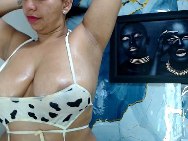 Yasmine-Tapias live cam on BongaCams