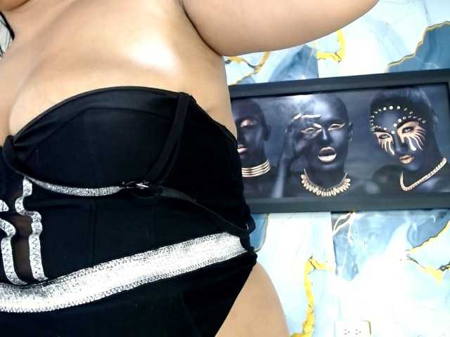 Yasmine-Tapias live cam preview