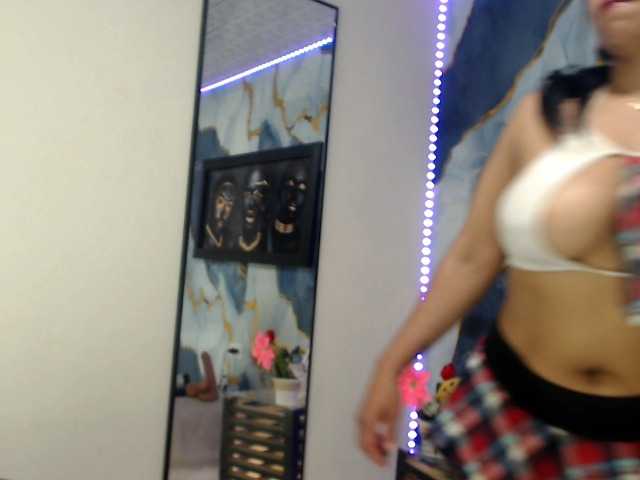 yasmine-tapias live sex show
