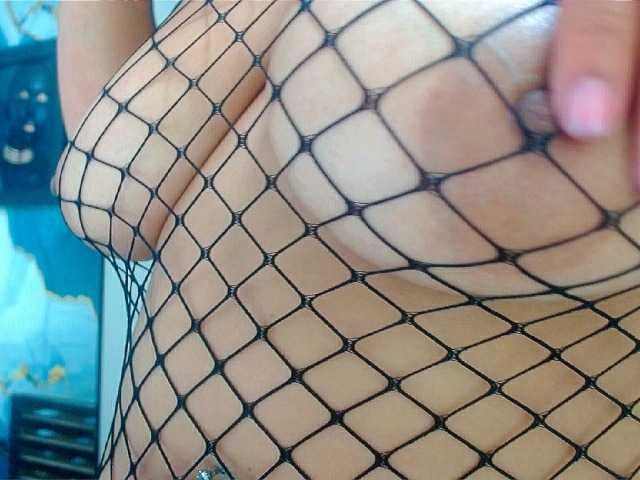 Yasmine-Tapias live cam on BongaCams