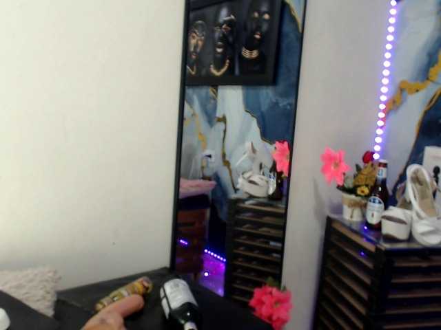 Yasmine-Tapias live webcam show